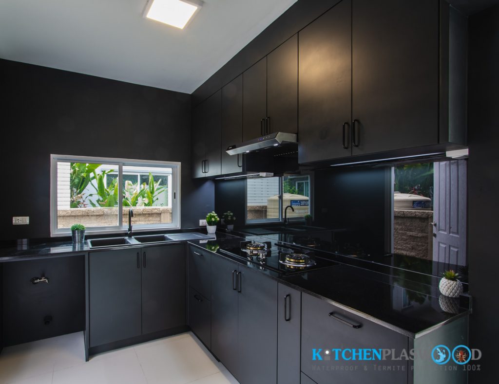 ชุดครัวพลาสวูด All Black Kitchen