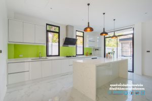 ชุดครัวกันน้ำกันปลวก,Modern Kitchen White Hi-Gross : ครัวชุดใหญ่ สไตล์โมเดิร์น