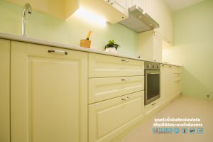 หน้าบานคลาสสิค, Cream-Colored Classic Kitchen : ชุดครัวคลาสสิคโทนสีครีมสดใส