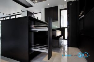 Modern Black Kitchen ชุดครัวดำสุดเท่ ในสไตล์โมเดิร์น, ชุดตะแกรงใส่ขวดเครื่องปรุง,