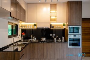 Modern Kitchen ชุดครัวบิ้วอินลายไม้โอ๊ก + สีพ่นครีม, ชุดครัวบิ้วอิน, ห้องครัว, เฟอร์นิเจอร์บิ้วอิน, ครัวลายไม้, ชุดครัวตัวแอล, ชุดครัวโทนเข้ม, 