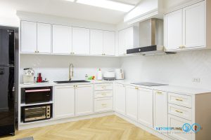 Classic Kitchen L-Shape ชุดครัวขาวใส สไตล์คลาสสิก, ครัวบิ้วอิน, ครัวโทนขาว, ชุดครัวขาวล้วน, ครัวตัวแอล, ชุดครัวสไตล์คลาสสิก, ครัวหรู, ชุดครัวกันน้ำกันปลวก100%,