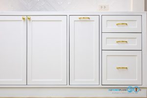 Classic Kitchen L-Shape ชุดครัวขาวใส สไตล์คลาสสิก, ครัวบิ้วอิน, ครัวโทนขาว, ชุดครัวขาวล้วน, ครัวตัวแอล, ชุดครัวสไตล์คลาสสิก, ครัวหรู, ชุดครัวกันน้ำกันปลวก100%, มือจับ, มือจับสไตล์คลาสสิก,