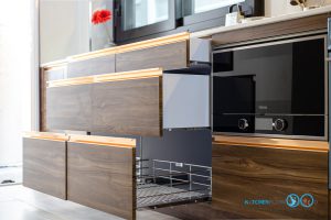 Long I-Shape Kitchen, ชุดครัวลายไม้ Walnut สไตล์โมเดิร์น, ชุดครัวตัวไอ, I-Shape Kitchen, ชุดครัวโมเดิร์น, ชุดครัวพลาสวูด, ครัวกันน้ำกันปลวก100%,