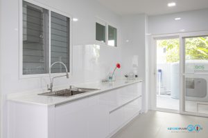 Modern Hi-Gross Kitchen I-Shape ชุดครัวตัวไอ 2 ฝั่งสีขาวไฮกรอส, ชุดครัวไฮกรอส, ครัวสีขาวเงา, ชุดครัวตัวไอ, ชุดครัวสไตล์โมเดิร์น, ครัวตัวไอ 2 ฝั่ง, Modern Kitchen, Kitchen I-Shape, Hi-Gross, White Hi-Gross, ชุดครัวกันน้ำกันลวก100%, ชุดครัวพลาสวูด, Plaswood,  