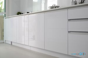 Modern Hi-Gross Kitchen I-Shape ชุดครัวตัวไอ 2 ฝั่งสีขาวไฮกรอส, ชุดครัวไฮกรอส, ครัวสีขาวเงา, ชุดครัวตัวไอ, ชุดครัวสไตล์โมเดิร์น, ครัวตัวไอ 2 ฝั่ง, Modern Kitchen, Kitchen I-Shape, Hi-Gross, White Hi-Gross, ชุดครัวกันน้ำกันลวก100%, ชุดครัวพลาสวูด, Plaswood,  