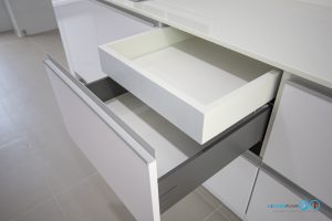 Modern Hi-Gross Kitchen I-Shape ชุดครัวตัวไอ 2 ฝั่งสีขาวไฮกรอส, ชุดครัวไฮกรอส, ครัวสีขาวเงา, ชุดครัวตัวไอ, ชุดครัวสไตล์โมเดิร์น, ครัวตัวไอ 2 ฝั่ง, Modern Kitchen, Kitchen I-Shape, Hi-Gross, White Hi-Gross, ชุดครัวกันน้ำกันลวก100%, ชุดครัวพลาสวูด, Plaswood,  